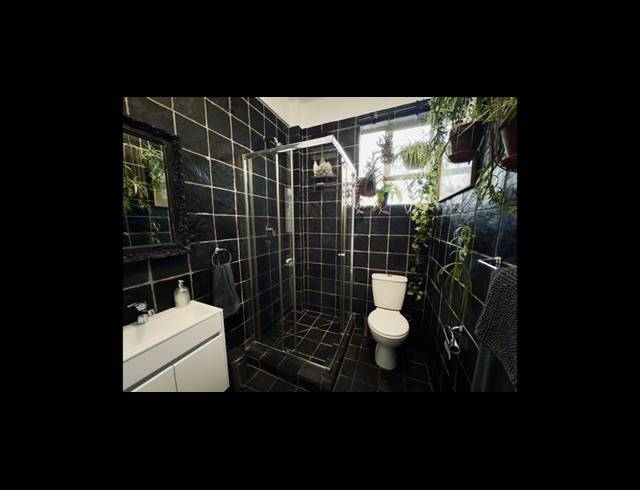 1 BEDROOM PROPERTY TO RENT IN SEA POINT